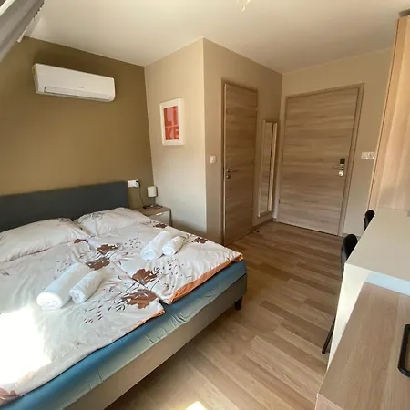 Oazis Panzio לינה וארוחת בוקר גיינסדיאס