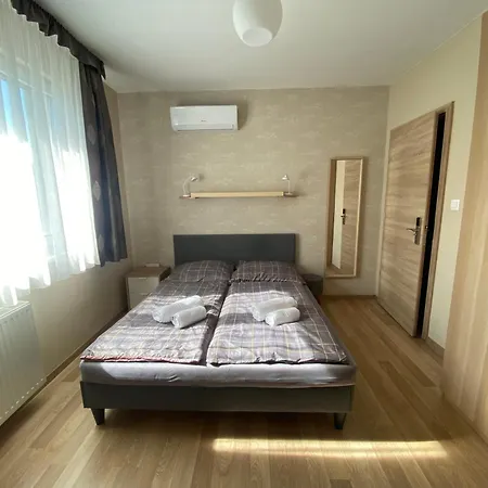 Oazis Panzio לינה וארוחת בוקר גיינסדיאס