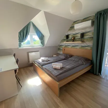 לינה וארוחת בוקר Oazis Panzio