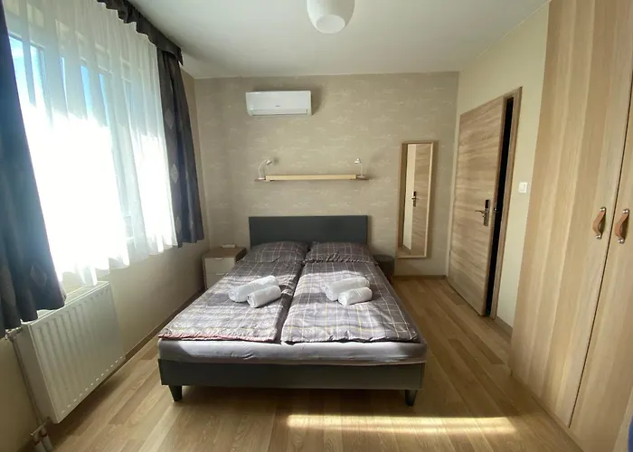 Oazis Panzio לינה וארוחת בוקר גיינסדיאס