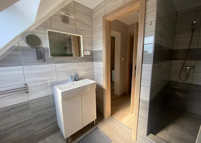 לינה וארוחת בוקר Oazis Panzio 3*