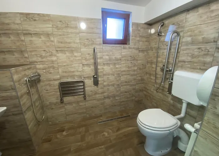 לינה וארוחת בוקר Oazis Panzio גיינסדיאס