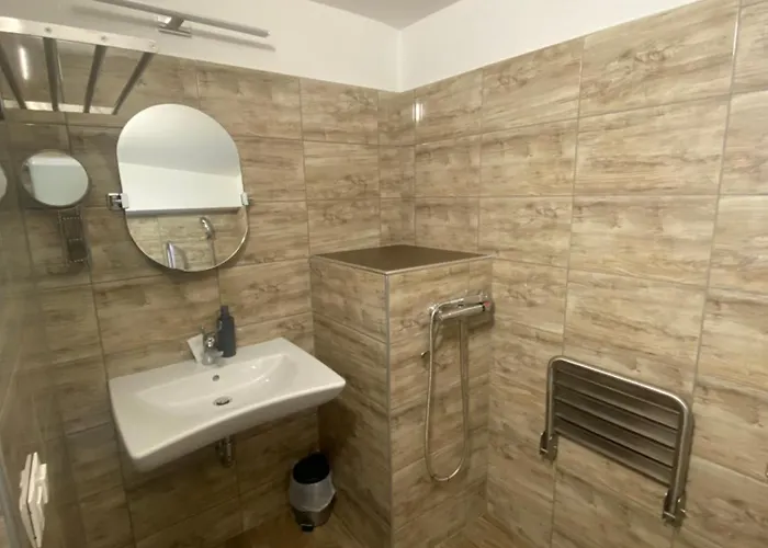 Oazis Panzio לינה וארוחת בוקר